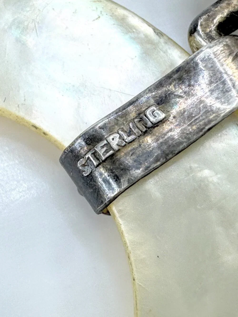 Vintage sterling silver hammered bell mother of pearl baby teething ring SS472